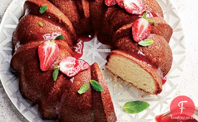 Torta di libbra con glassa di fragole