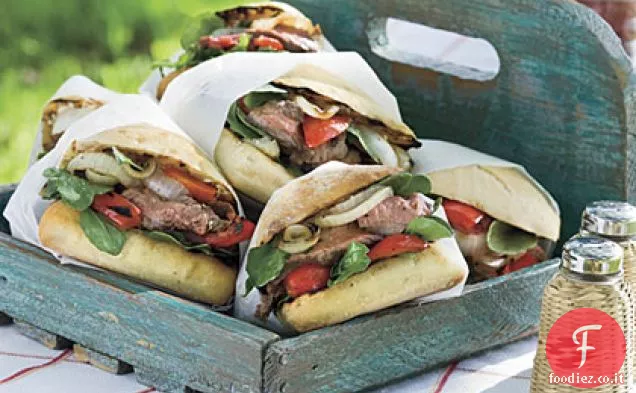 Panini con bistecca al fianco con formaggio