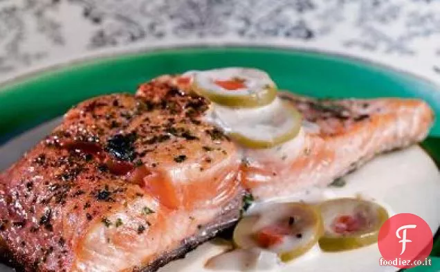 Salmone grande città con salsa Martini