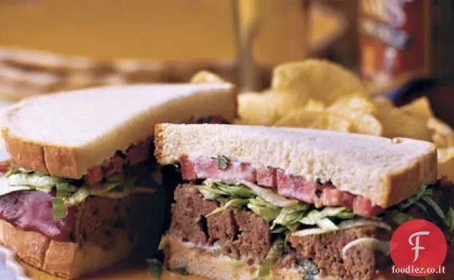 Panino con polpettone al basilico e pomodoro