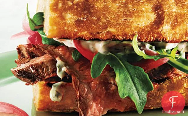 Panini di bistecca con cipolla in salamoia e Aioli alle erbe