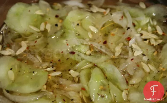 Piccante, agrodolce Insalata di cetrioli