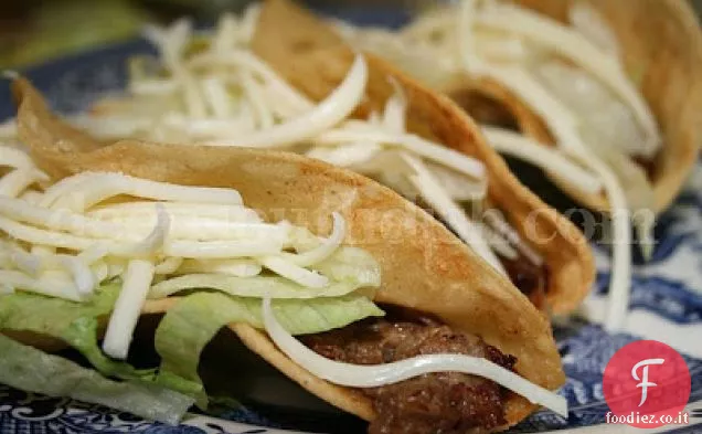 Autentico messicano tagliuzzato Tacos di manzo