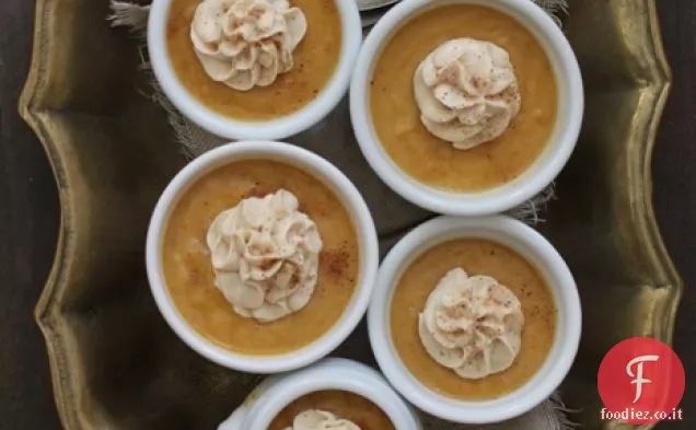 Pentola di crema di zucca al caramello