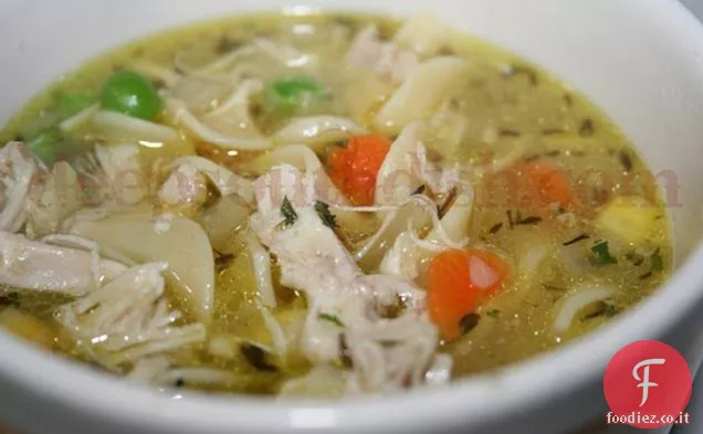 Zuppa di noodle di pollo fatta in casa