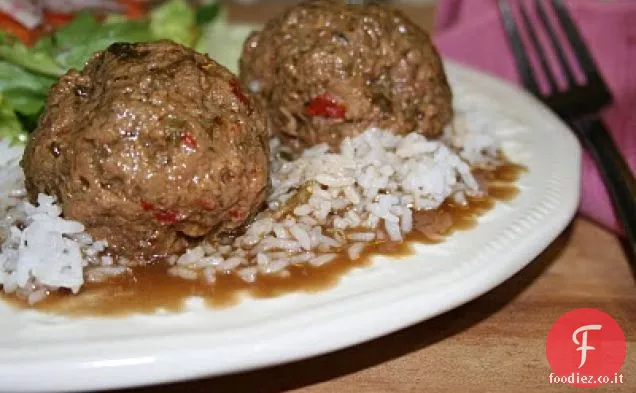 Boulettes di manzo e maiale Cajun di Mary con salsa marrone