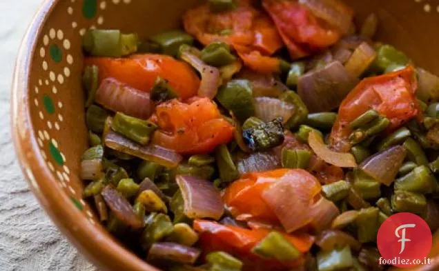 Nopalitos con pomodori e cipolle