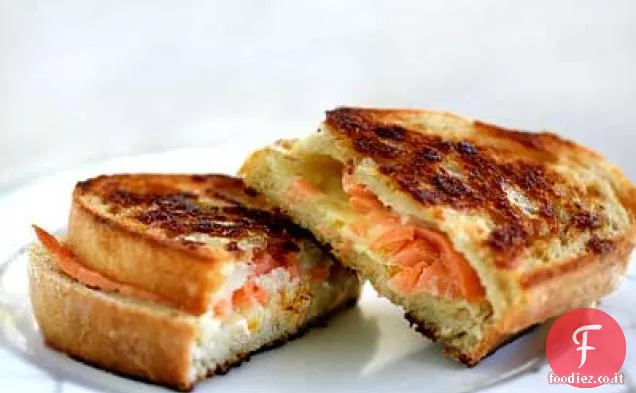 Salmone affumicato e Gruyère Panino al formaggio grigliato