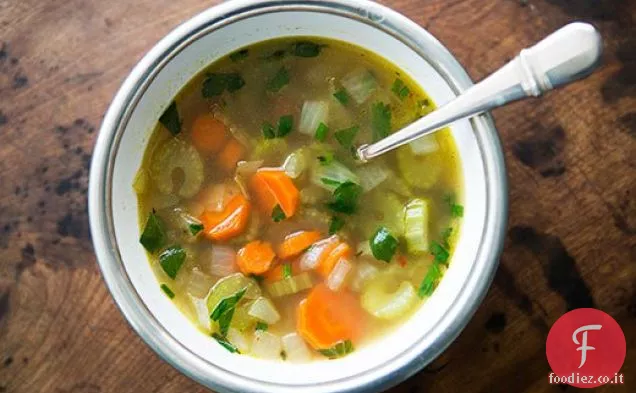 Zuppa di pollo di stagione fredda della mamma