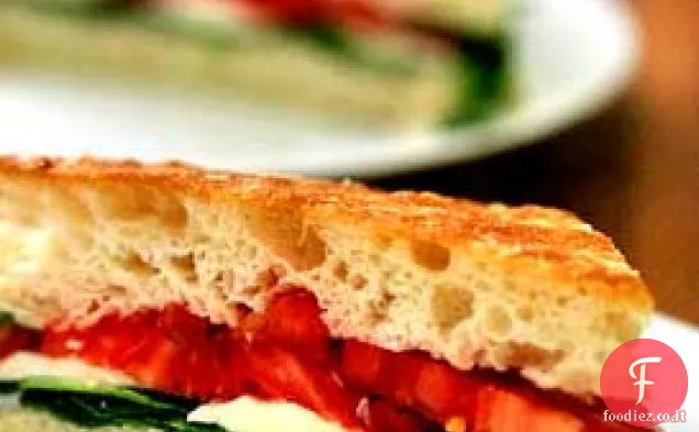 Rucola, Mozzarella, Pomodoro su Focaccia