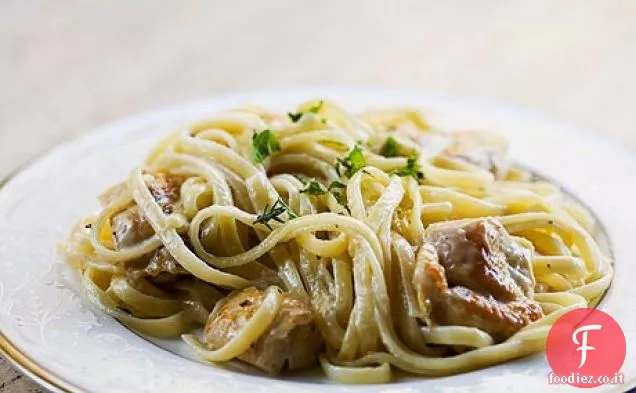 Pasta di pollo con salsa di crema di timo e menta