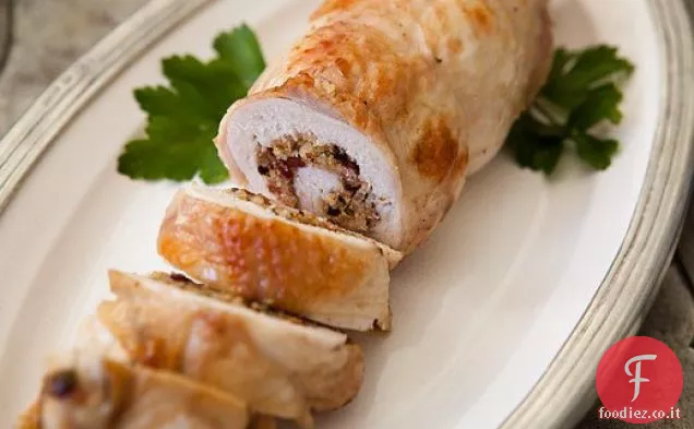 Petto di tacchino ripieno con pancetta, mirtillo, ripieno di pangrattato