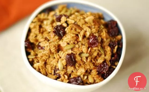 Muesli di zucca con ciliegie essiccate