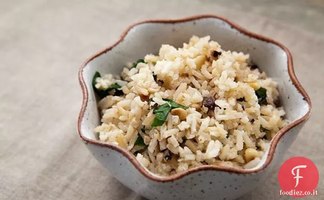 Pilaf di riso con funghi e pinoli