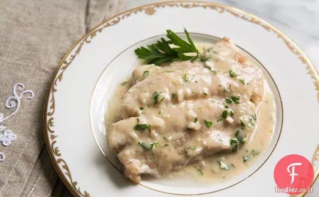 Merluzzo al forno con salsa al burro di limone e aglio