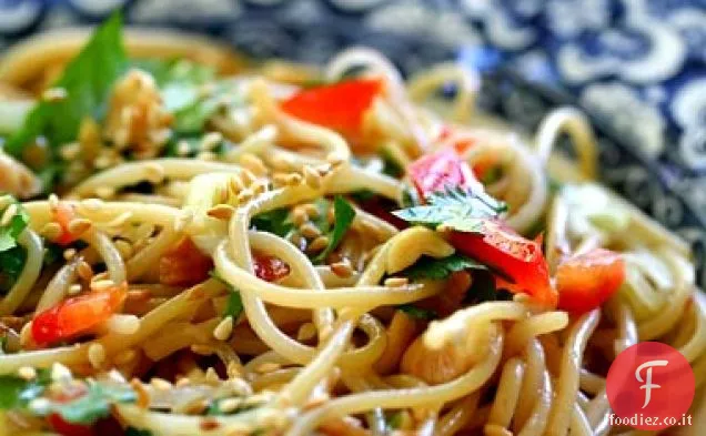 Insalata di noodle al sesamo