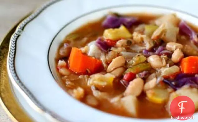 Zuppa di fagioli bianchi e verdure