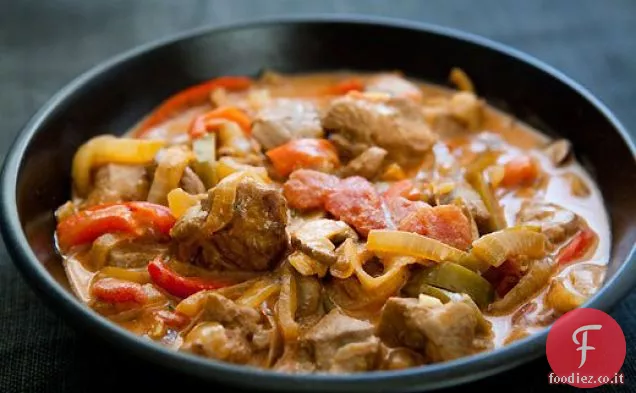 Stufato di tacchino con peperoni e funghi