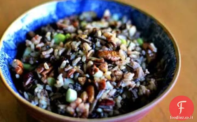 Insalata di riso selvatico con mirtilli e noci pecan