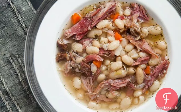 Zuppa di fagioli bianchi e prosciutto