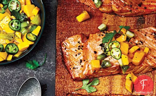 Cedro Plancia-Salmone alla griglia con Mango Kiwi Salsa