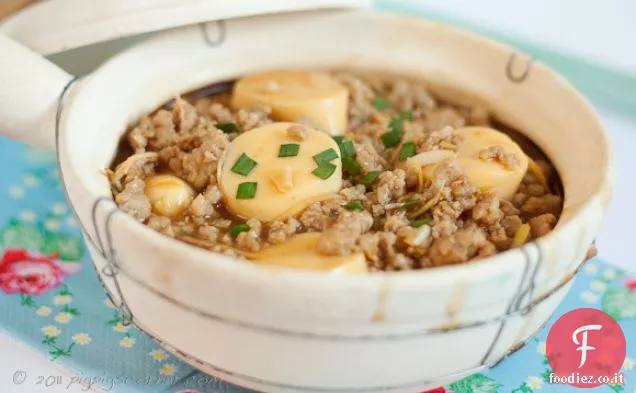 Tofu giapponese con funghi Enoki e maiale tritato