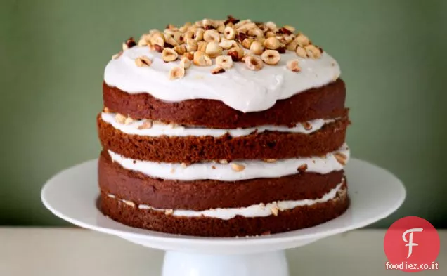 Torta di compleanno di spezie di zucca con glassa di vaniglia al cocco e Roas
