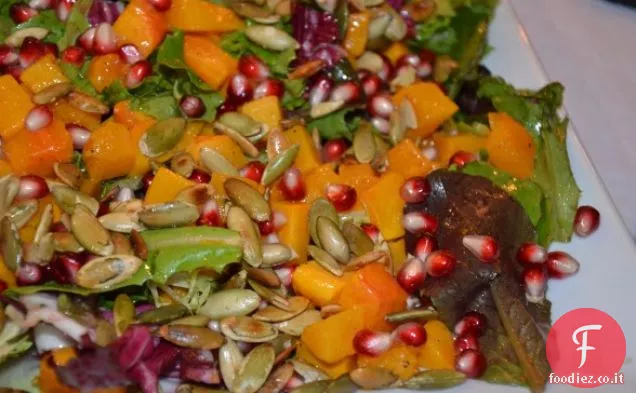 Insalata di zucca con melograni e semi di zucca tostati