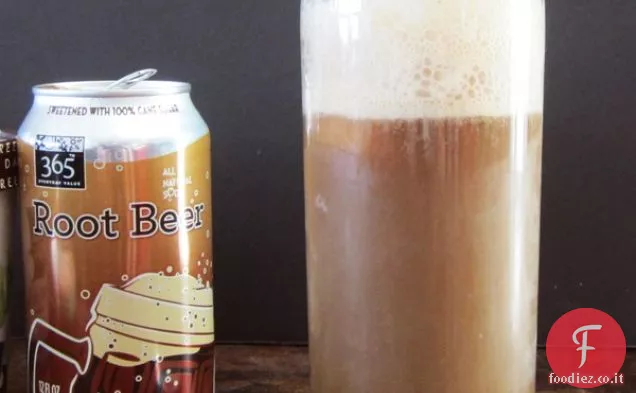 Galleggiante senza latte della birra di radice