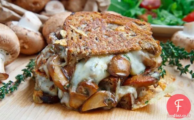 Panino al formaggio alla griglia ai funghi (aka The Mushroom Melt)