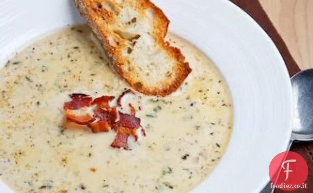 Cavolfiore arrosto e zuppa di cheddar bianco invecchiato