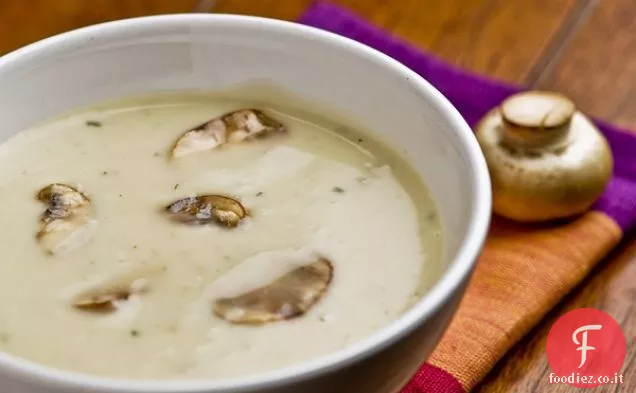 Crema senza latticini di zuppa di funghi