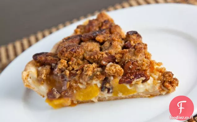 Torta di pecan alla panna acida alla pesca e all'acero