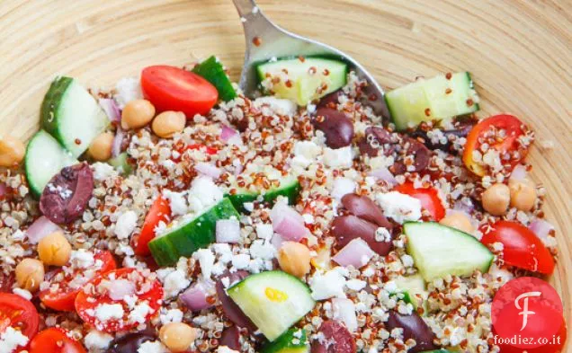 Insalata di quinoa mediterranea