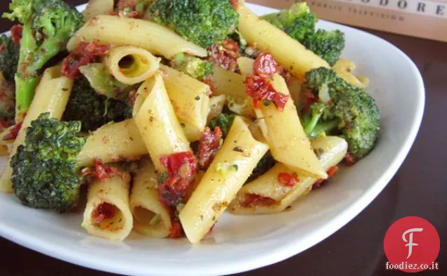 Penne di pomodoro e broccoli secche al sole
