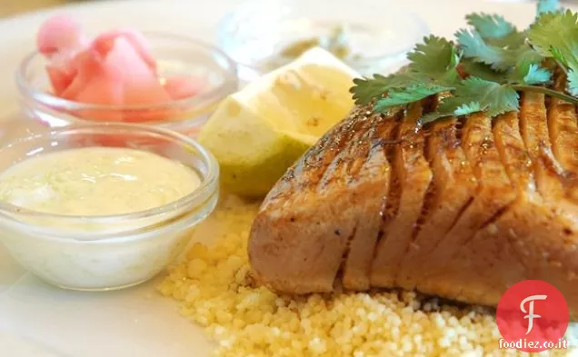 Bistecche di tonno scottate con salsa al peperoncino