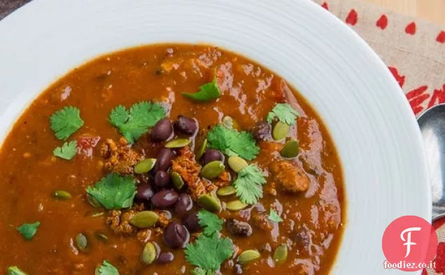 Chorizo di zucca e zuppa di fagioli neri
