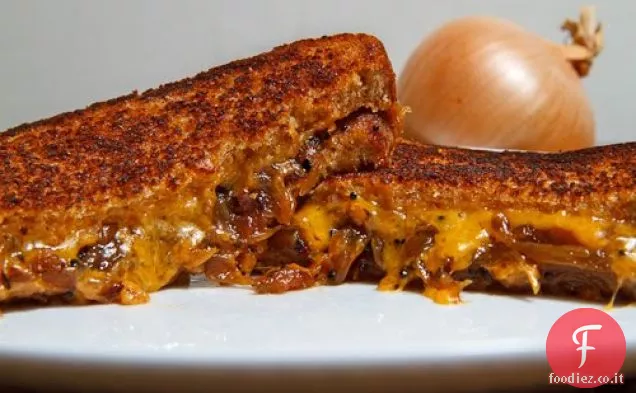 Chutney di cipolla Panino al formaggio grigliato