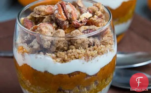 Torta di zucca Quinoa Parfait con Gingersnap Pecan Streusel
