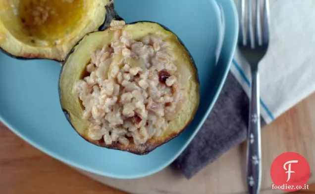Zucca di ghianda arrostita con ripieno di farro