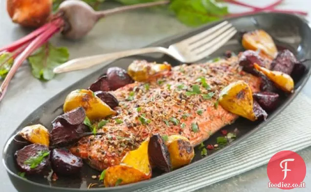 Salmone in crosta di spezie con barbabietole allo zenzero arrostite