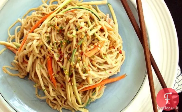 Insalata di spaghetti al sesamo Soba refrigerata