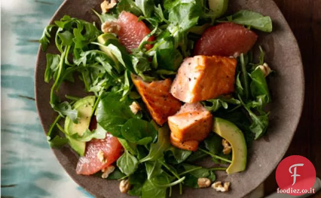 Insalata di pompelmo e avocado con salmone scottato