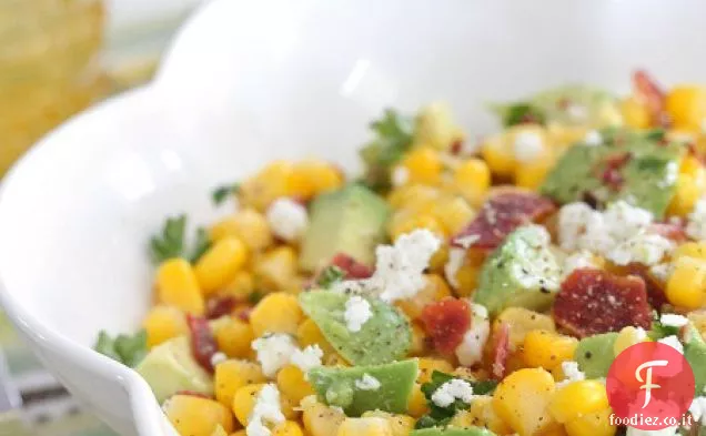 Insalata di bacon, avocado e mais di Gaby Dalkin “Absolutely Avocados”