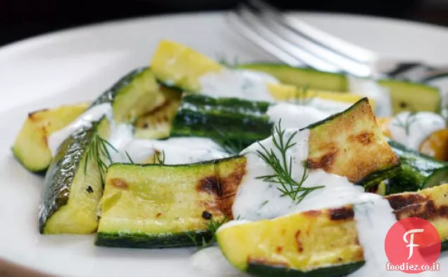 Zucchine con salsa di yogurt e aneto