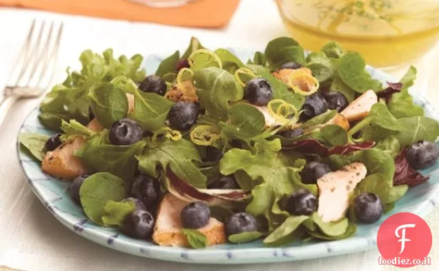 Insalata estiva di salmone fresco con vinaigrette al limone