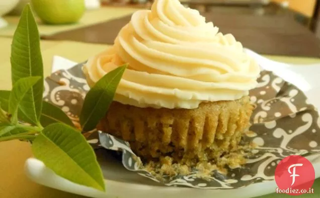 Cupcakes vegani alla verbena con glassa “Buttercream” all'arancia e mandorla