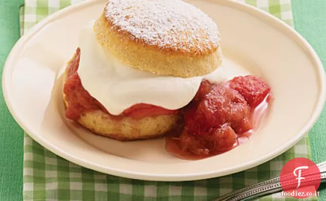 Shortcakes alla fragola e rabarbaro