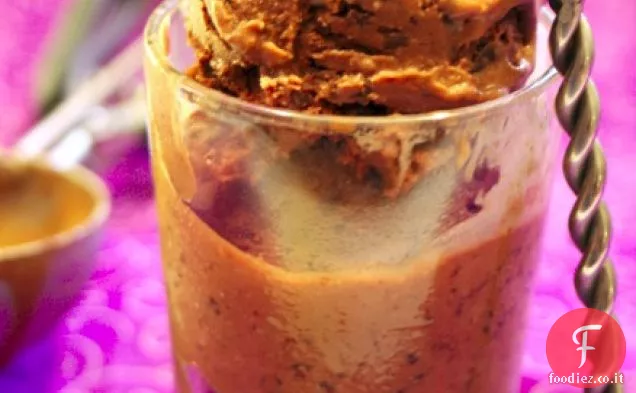 Gelato al cioccolato con gocce di cioccolato senza latte