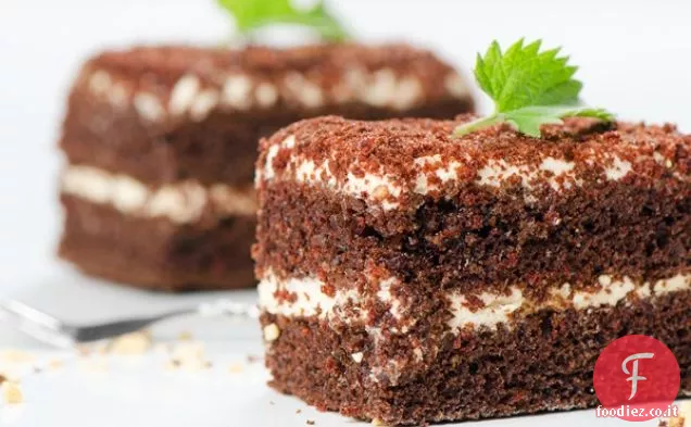 Torta al cioccolato senza glutine con glassa al cioccolato senza latticini